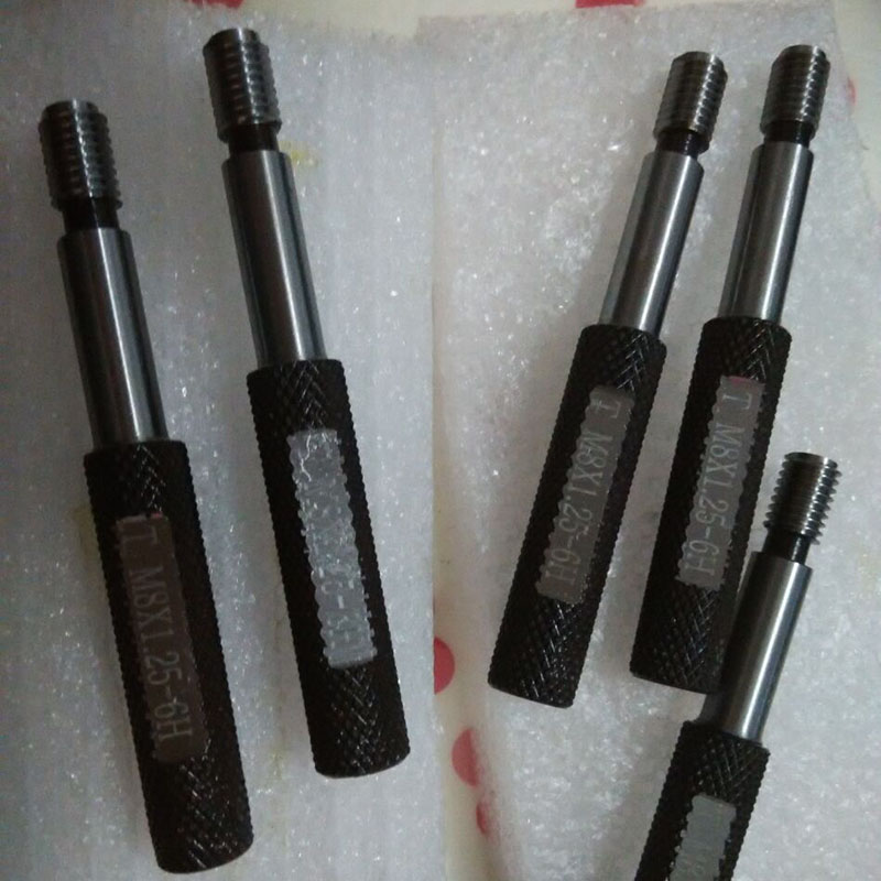 Gauge plag thread