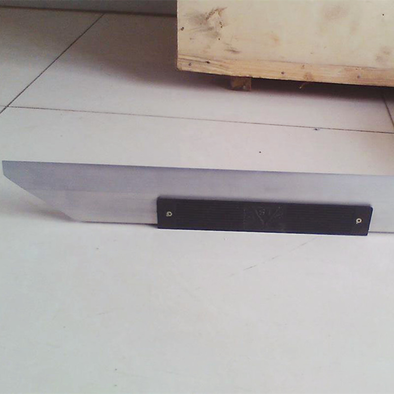 Baca lebih lanjut mengenai penguasa aluminium
