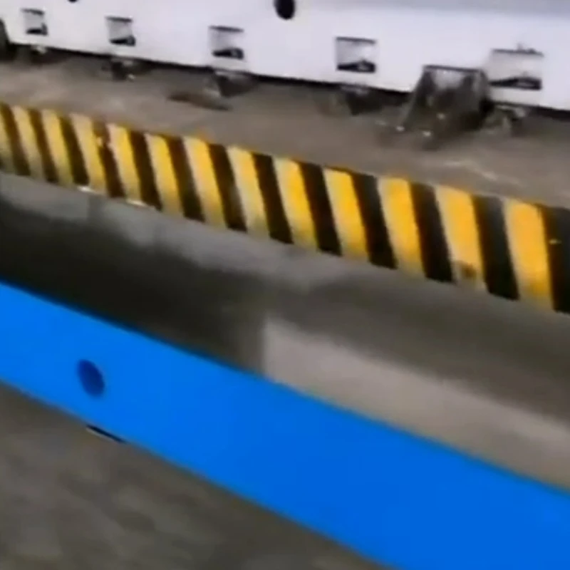 Platform kimpalan besi 12 meter panjang yang dihantar