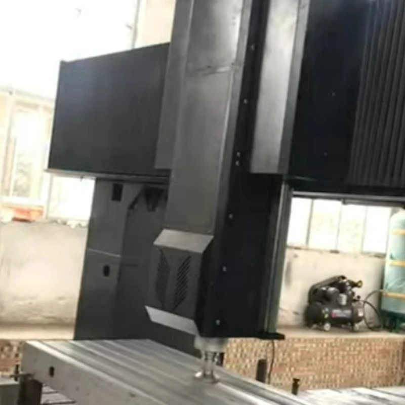 Platform slot T berada di bawah pemesinan kawalan berangka komputer CNC